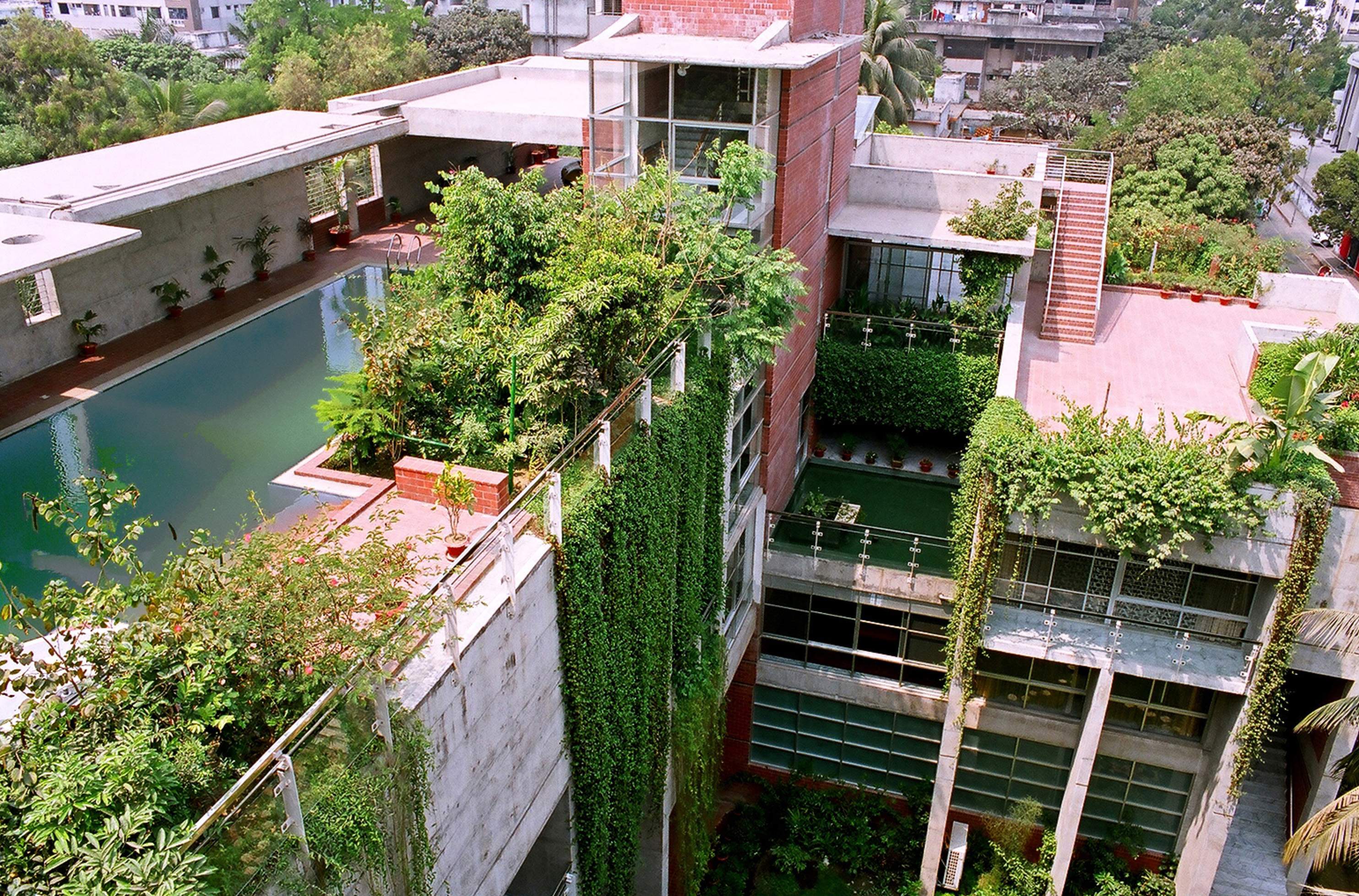 https://upload.wikimedia.org/wikipedia/commons/2/28/Meghna_Residence.jpg